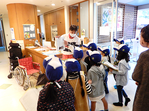 あけぼの学園と地域の小学生との交流